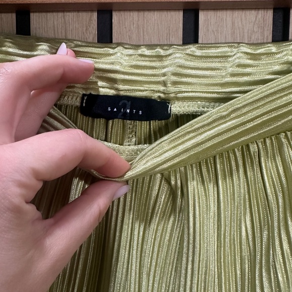 Lime Pleated Halter Top & Wide-Leg Pants Set - 2SAINTS | Size M - Picture 6 of 10